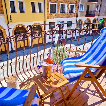 Hall Bliss - Premium Z Balkonem I Widokiem Na Ratusz Διαμέρισμα Kołobrzeg