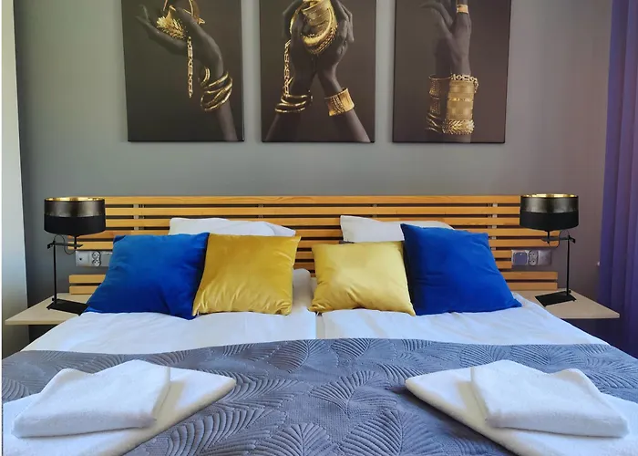 Hall Bliss - Premium Z Balkonem I Widokiem Na Ratusz 公寓